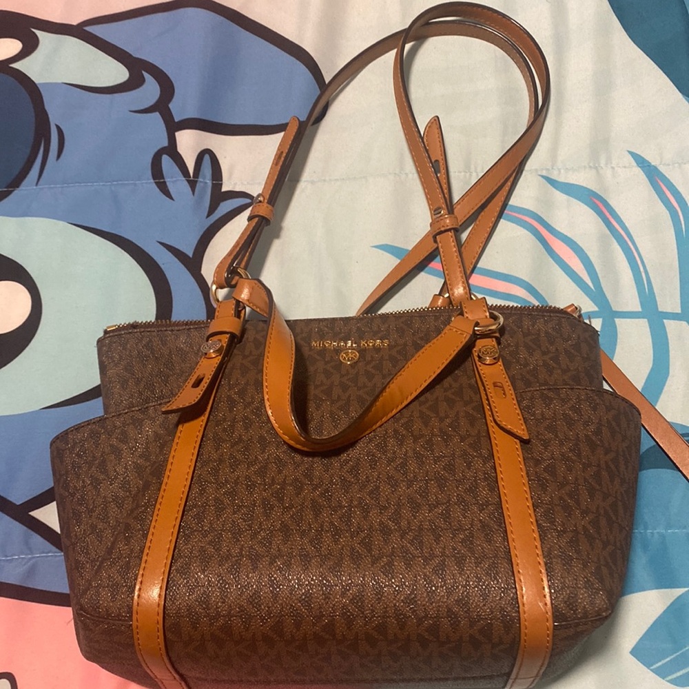 Michael kors crossbody